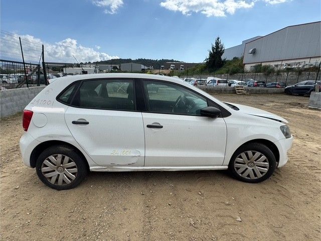 Aile avant droit VOLKSWAGEN POLO 5 PHASE 1 DIESEL