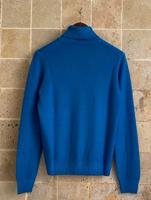 Pull col roulé bleu