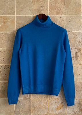 Pull col roulé bleu