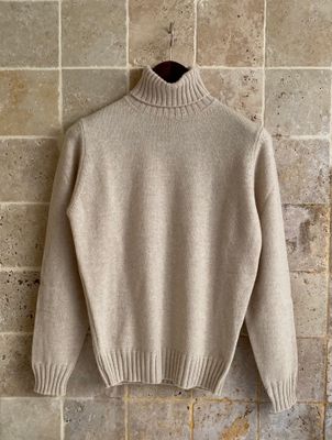 Pull col roulé beige