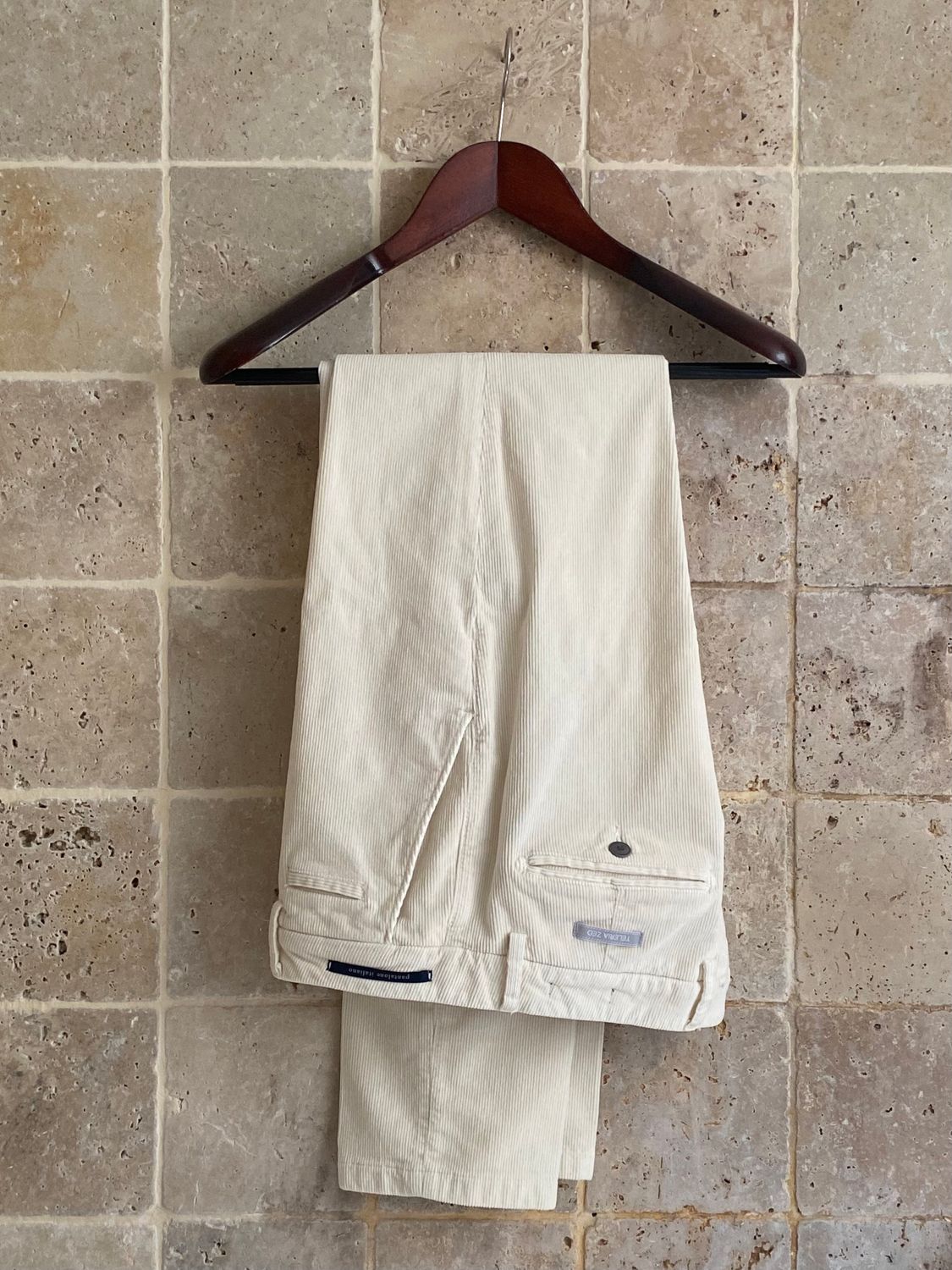 Pantalon en velours côtelé blanc cassé