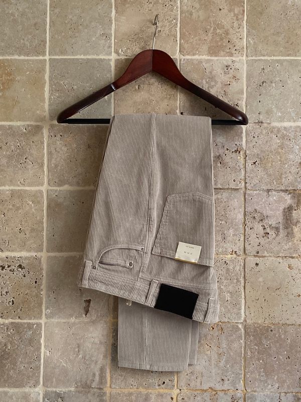 Pantalon 5 poches en velours côtelé beige