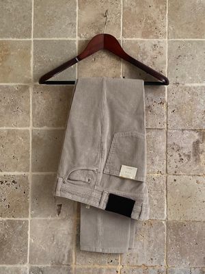 Pantalon 5 poches en velours côtelé beige