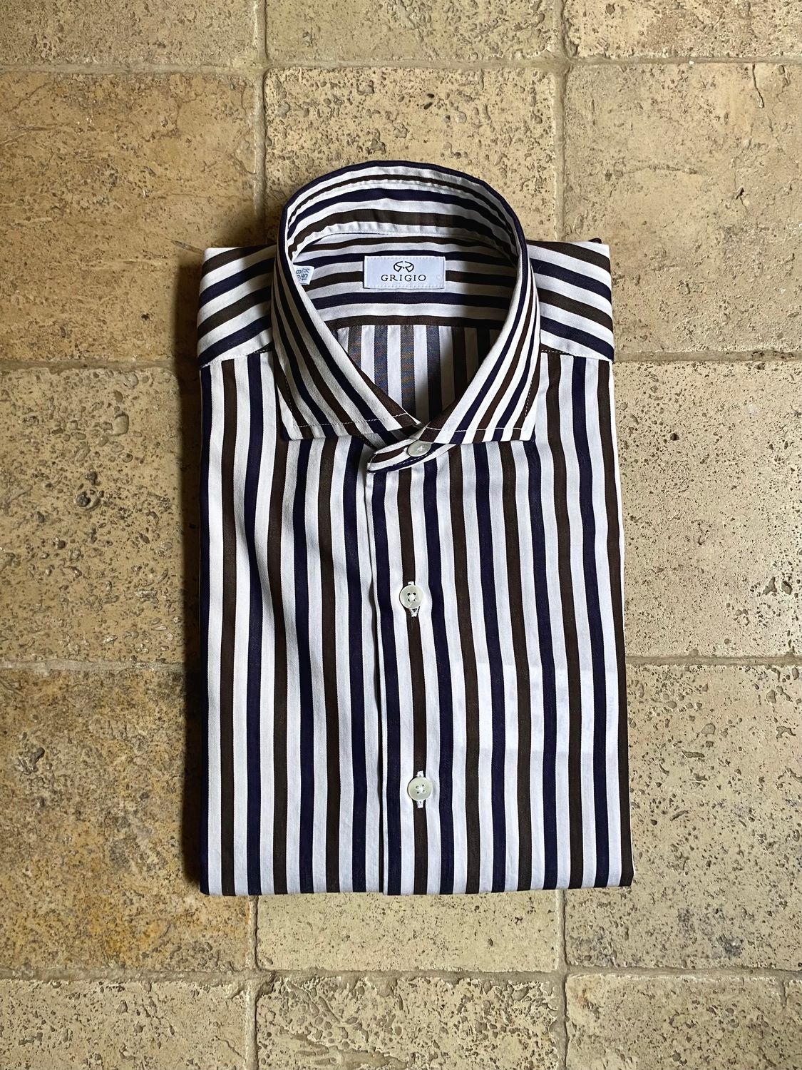 Chemise ajustée rayée bleu et marron