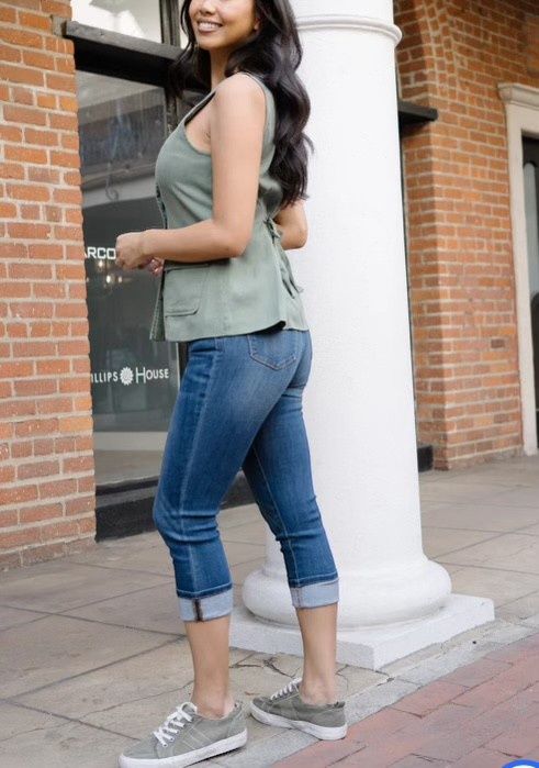 Dark Wash Cuffed Capri