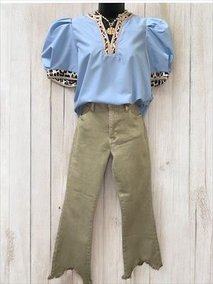 Solid Top With Leopard Trim