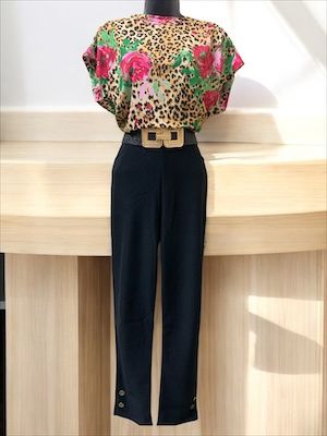 leopard/rose round neck top