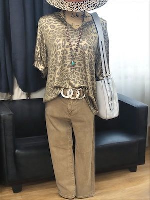 Cappuccino Mid-Rise Crop Straight Pants