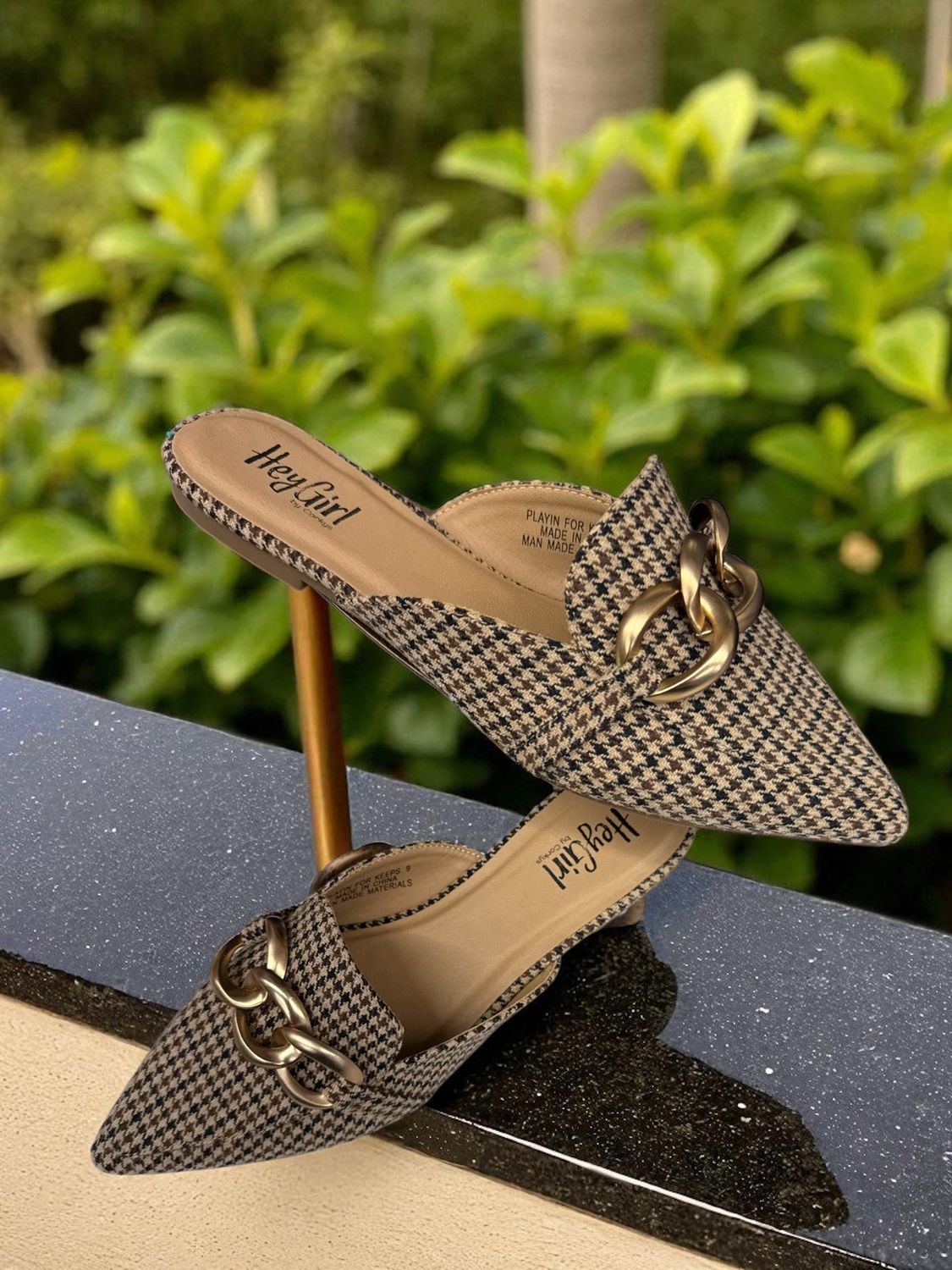 Black &amp; Tan Houndstooth Flat