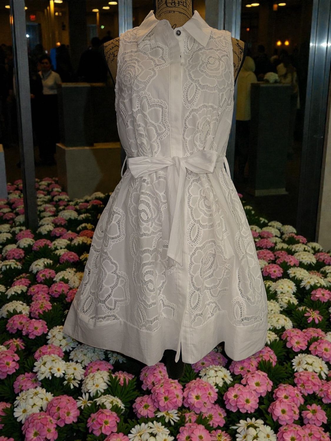 Sleeveless Short White Lace Dress