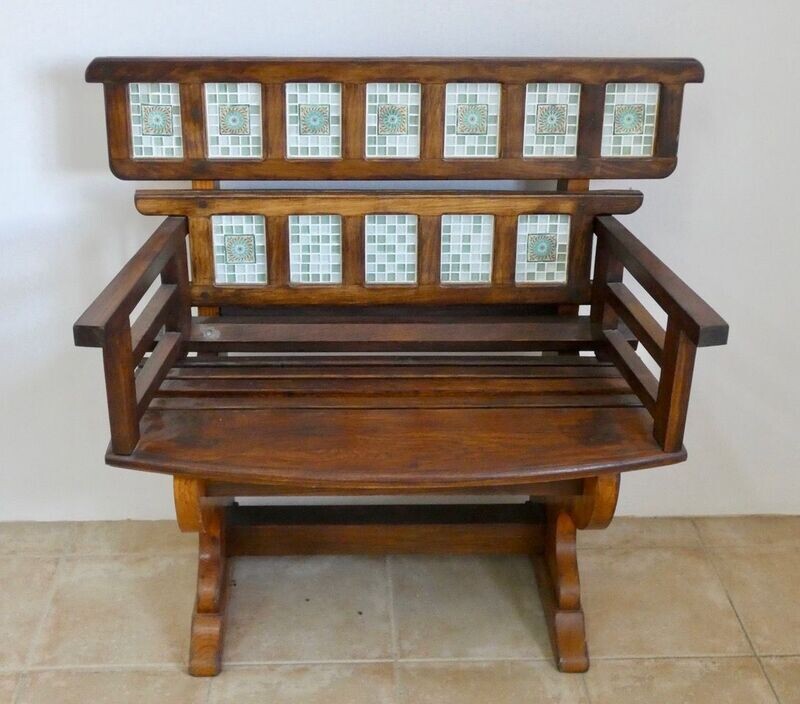 Heavy hall chair