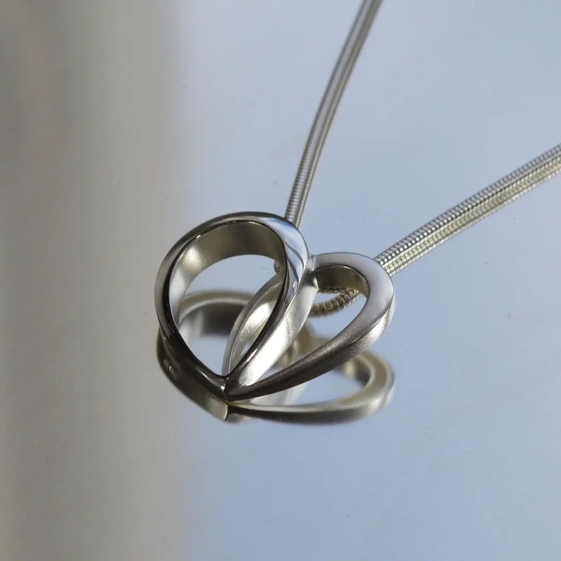 Sassi Design, Onni riipus