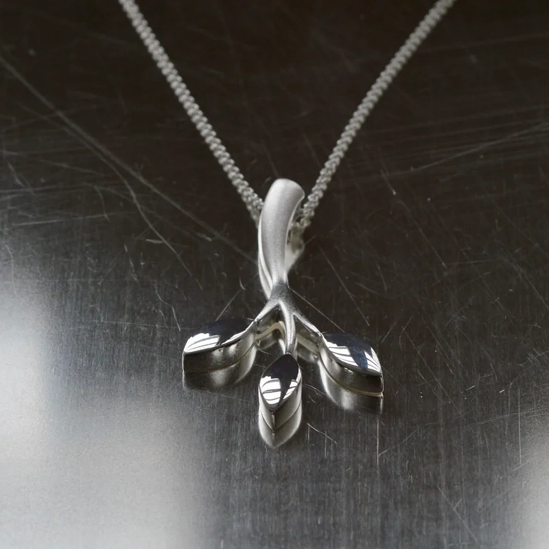 Sassi Design, Kevät riipus