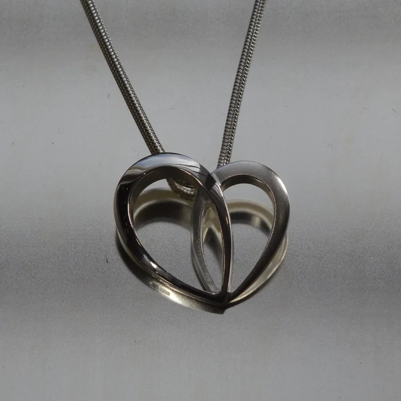 Sassi Design, Onni riipus