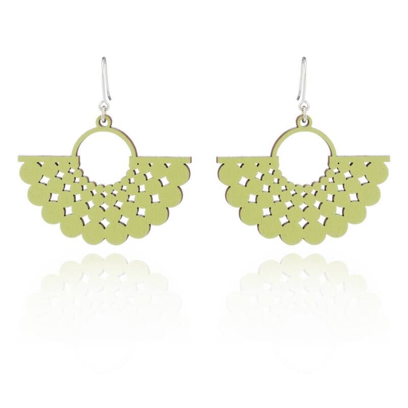 Lumoava Aika puukorvakorut, lime