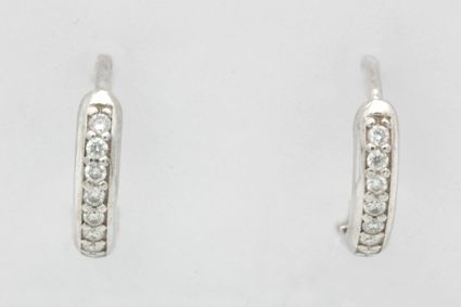 C.Granit timanttikorvakorut