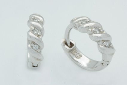 C.Granit timanttikorvakorut