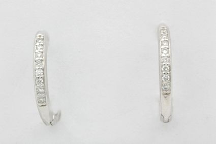 C.Granit timanttikorvakorut