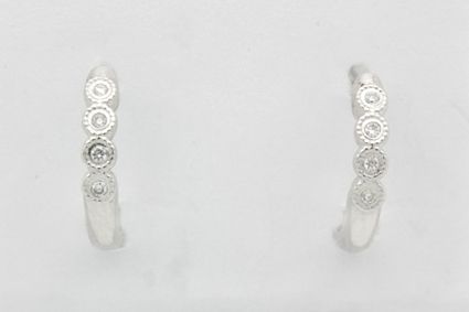 C.Granit timanttikorvakorut