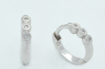 C.Granit timanttikorvakorut