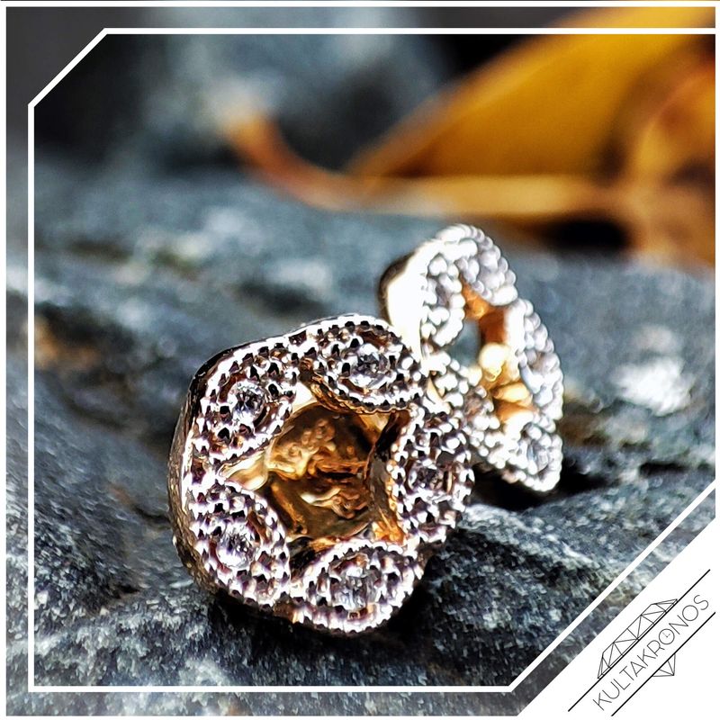 C.Granit timanttikorvakorut