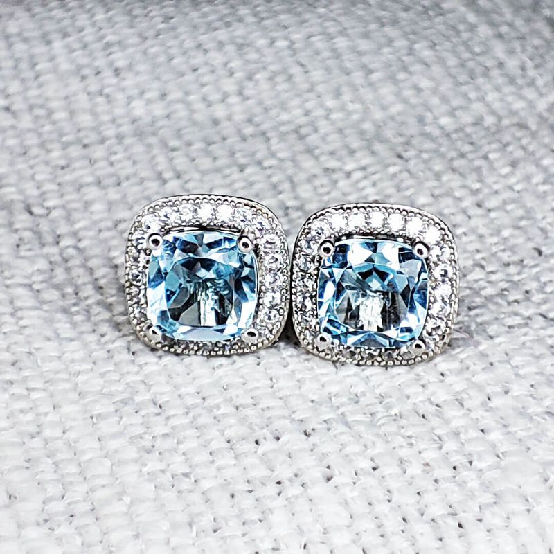 Hopeiset korvakorut topaasilla