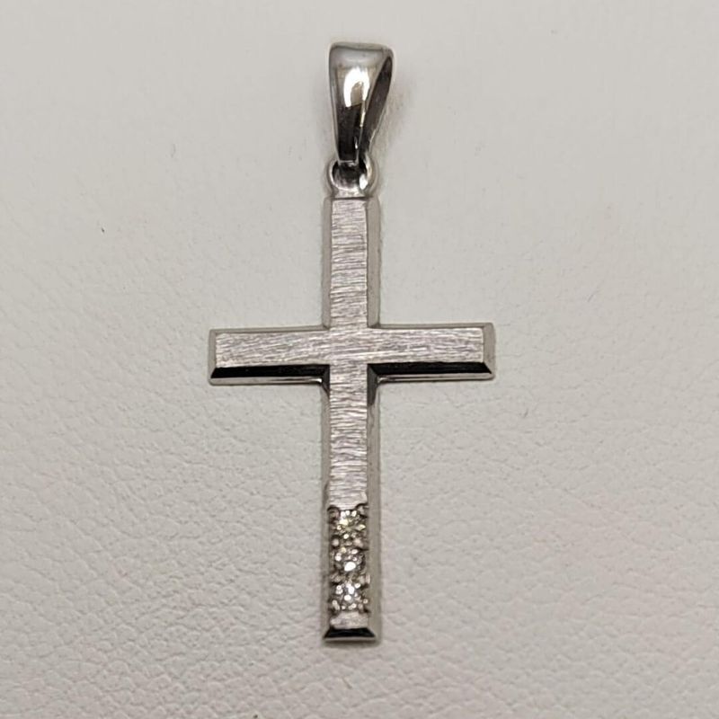 Valkokultainen ristiriipus timanteilla