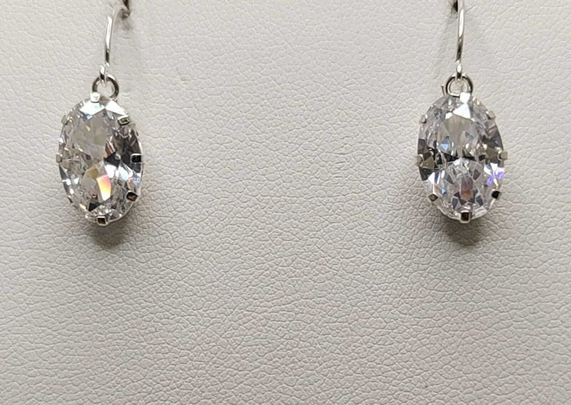 Korvakorut zirkoneilla