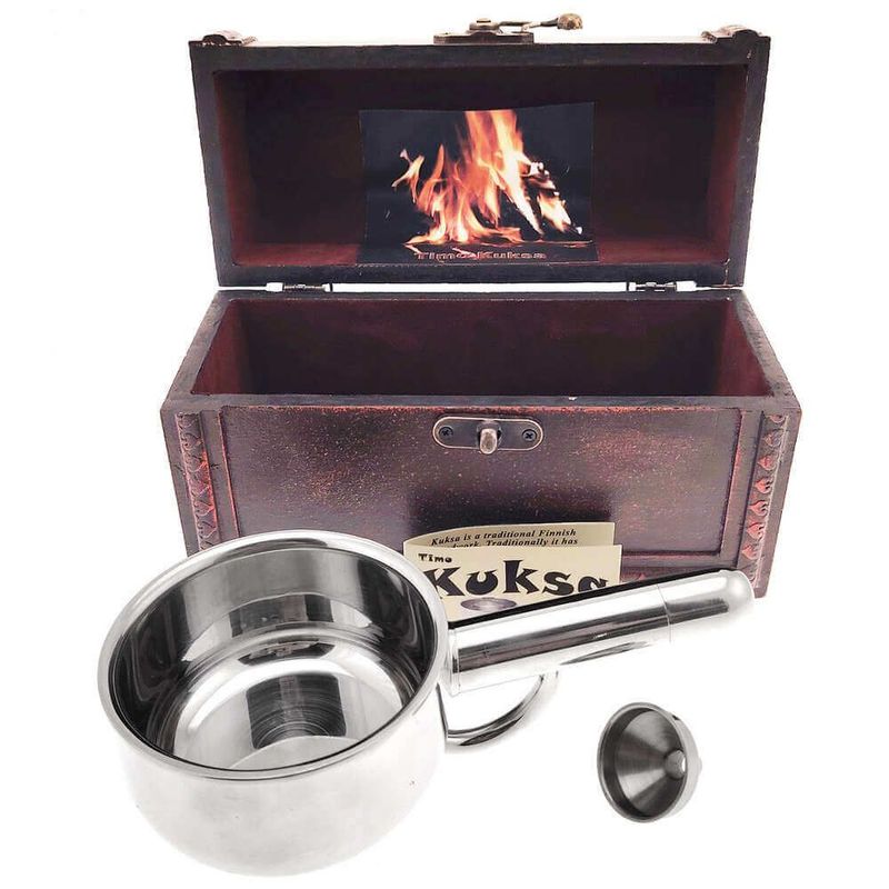 Teräksinen Timo-kuksa lahjalaatikossa