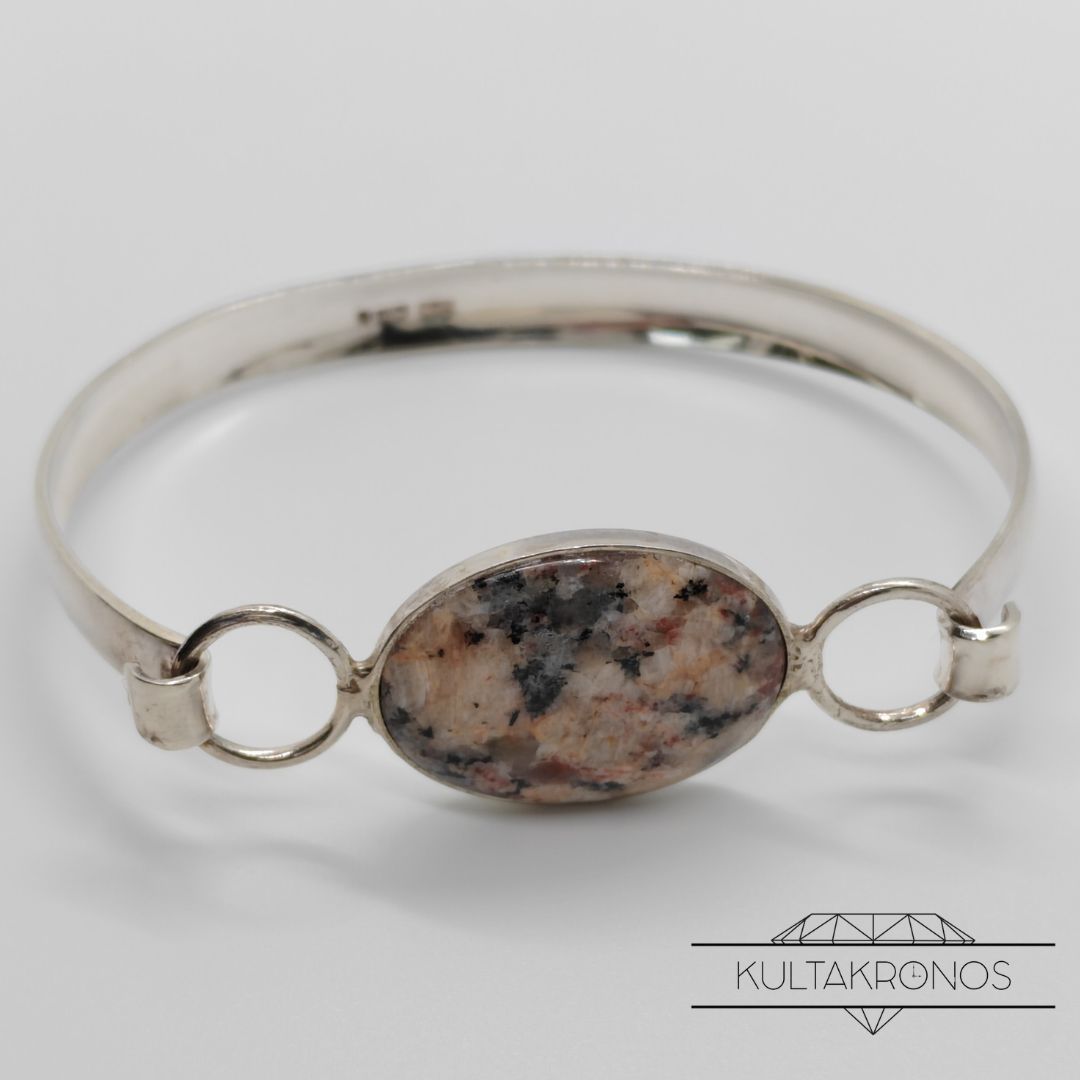 Hopeinen akaatti-rannerengas