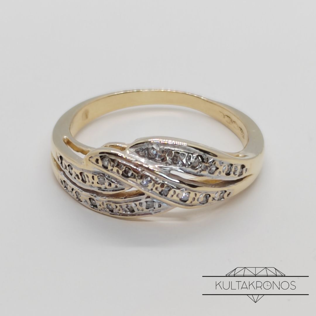 Kultainen timanttisormus Kultainen timanttisormus