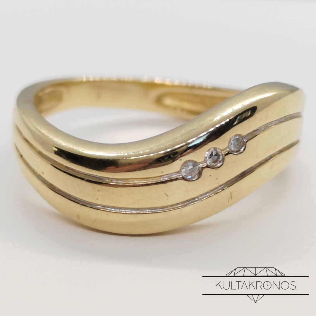 Kultainen sormus timanteilla Kultainen sormus timanteilla