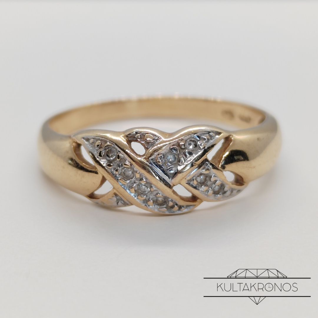 Kultainen sormus timanteilla Kultainen sormus timanteilla