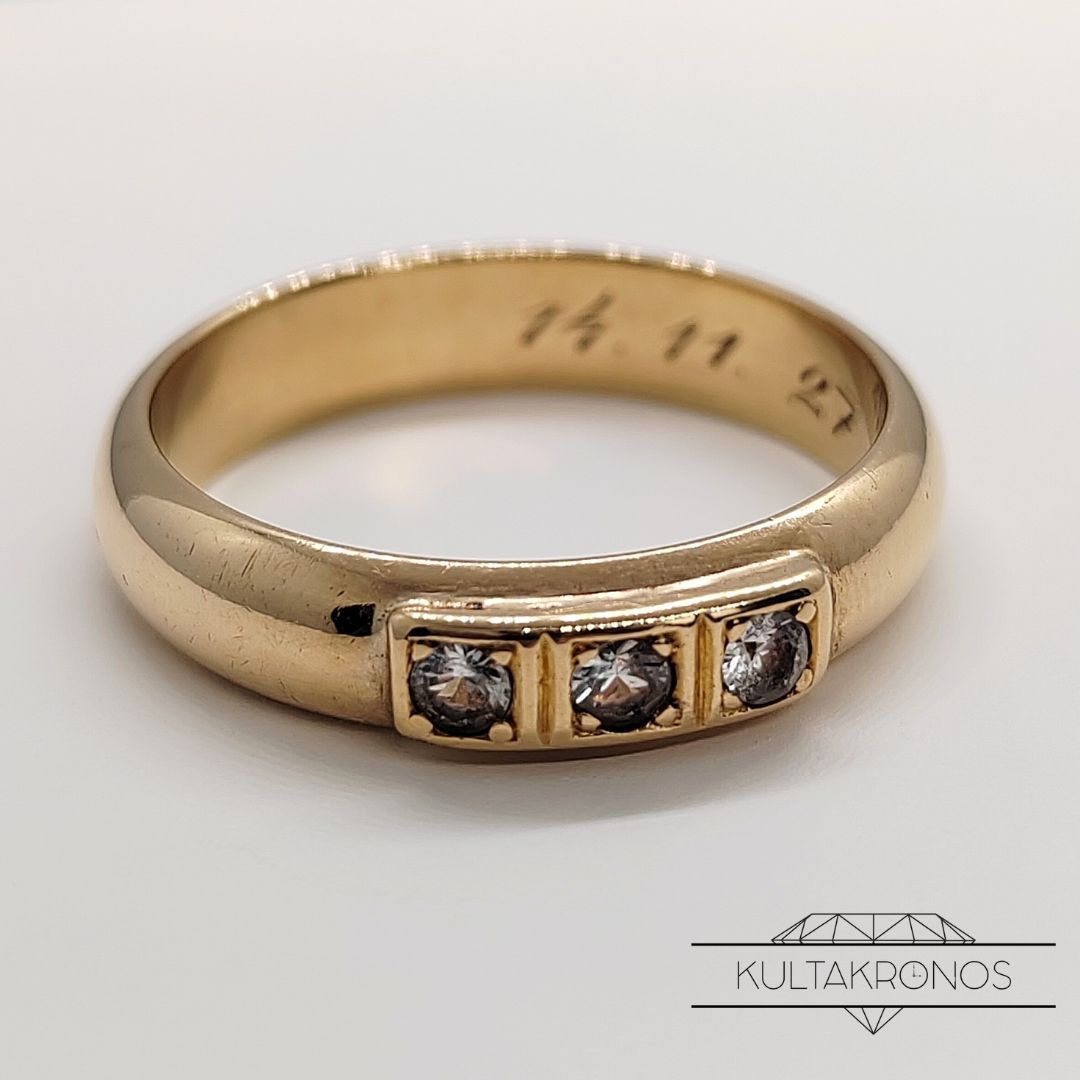 Kultainen sormus kirkkailla kivillä - 1964