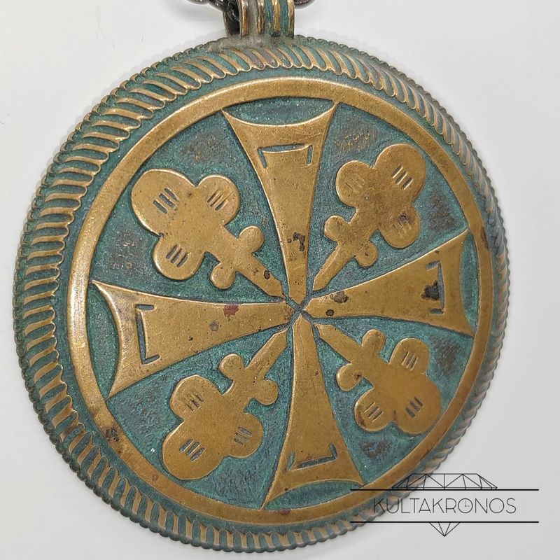 Kalevala Koru, Nastolan riipus