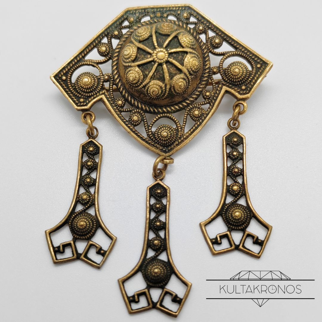 Kalevala Koru, rintakoru