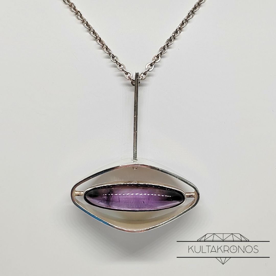 Violetti kaulakoru - 1962