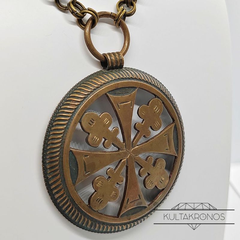 Kalevala Koru, Nastolan riipus