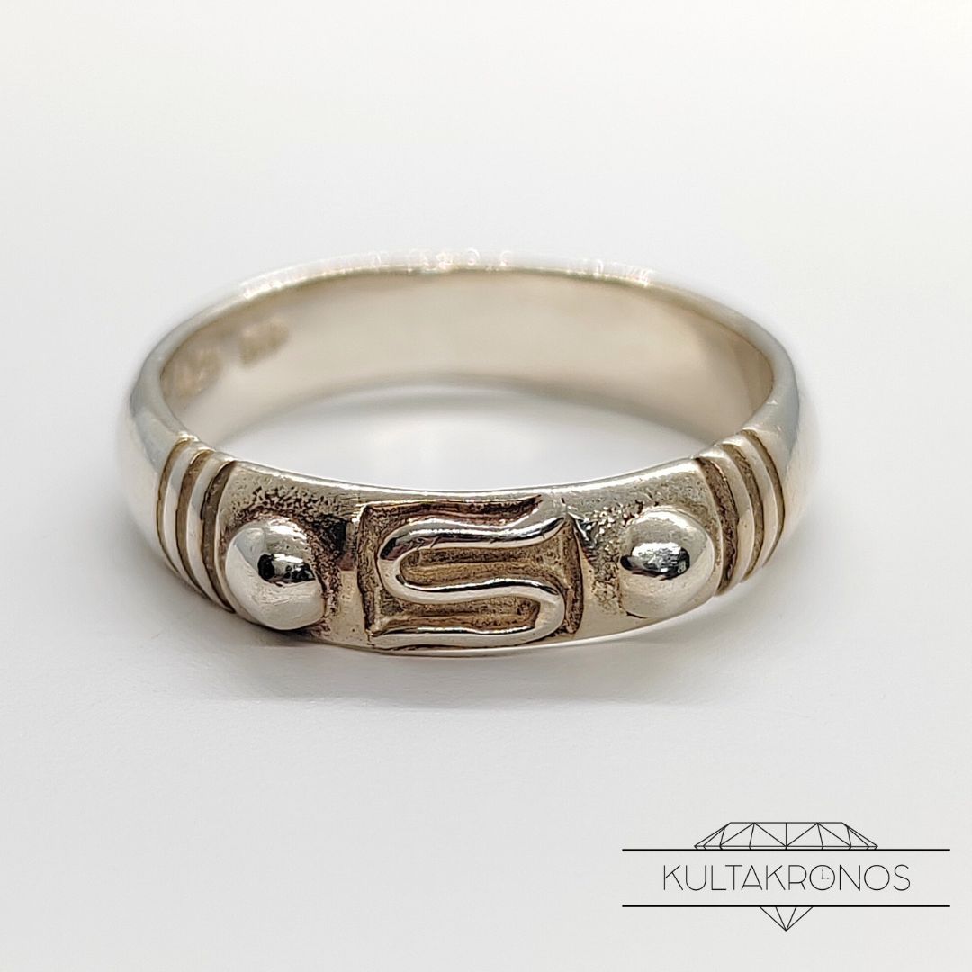 Hopeinen sormus Hopeinen sormus