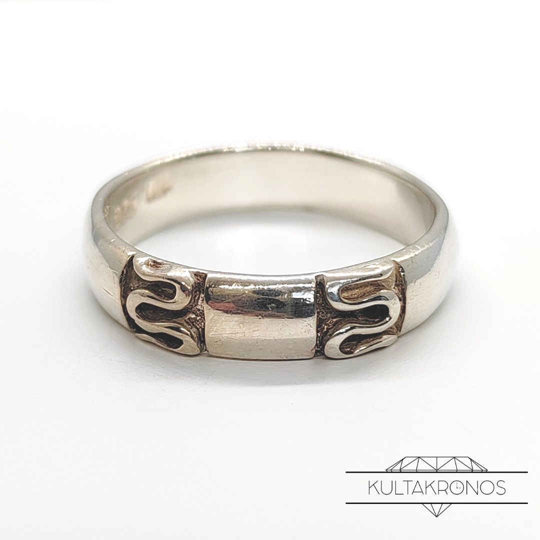 Hopeinen sormus Hopeinen sormus