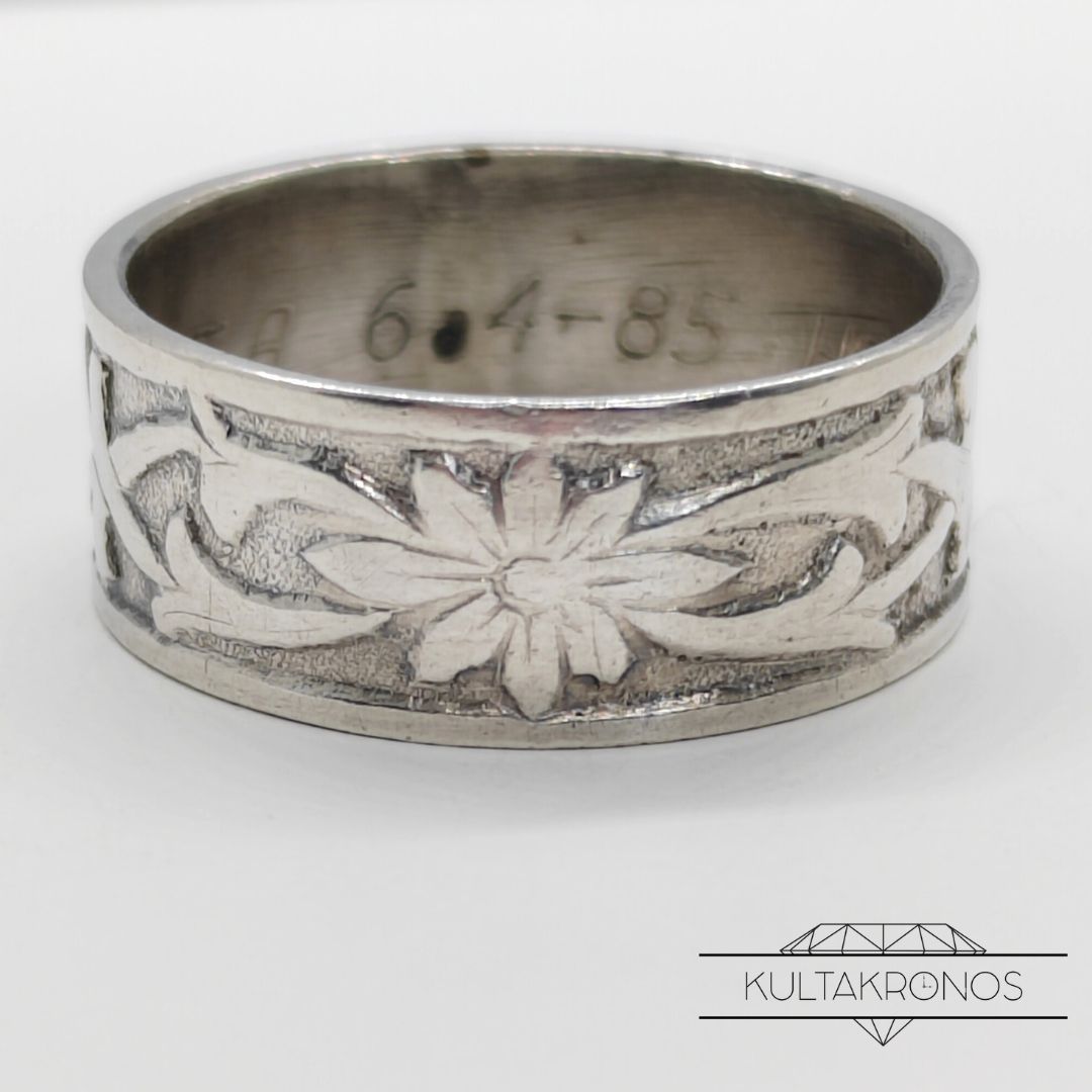 Hopeinen sormus - 1979 Hopeinen sormus - 1979