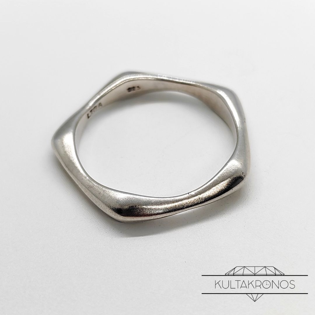 Viisikulmainen hopeasormus