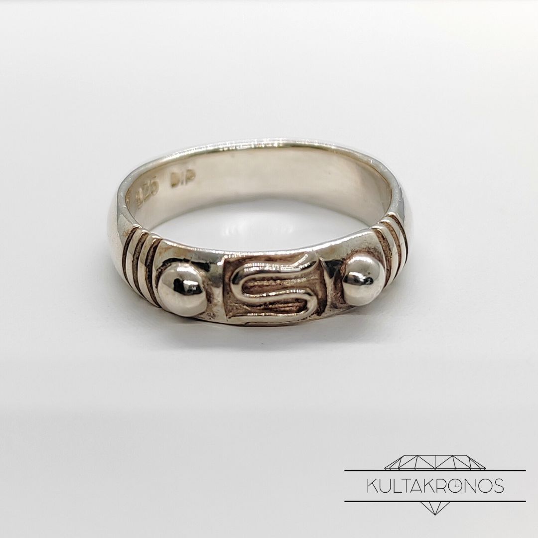 Hopeinen sormus Hopeinen sormus