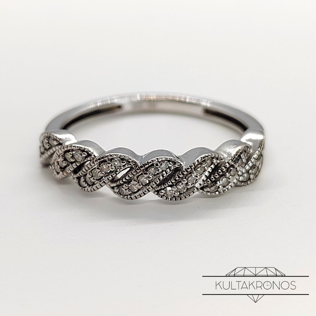 Valkokultainen timanttisormus Valkokultainen timanttisormus