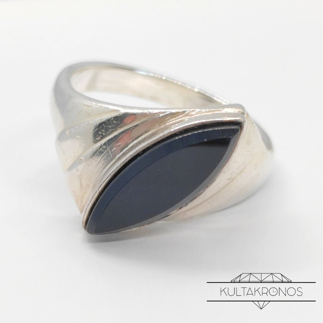 Hopeinen sormus Hopeinen sormus