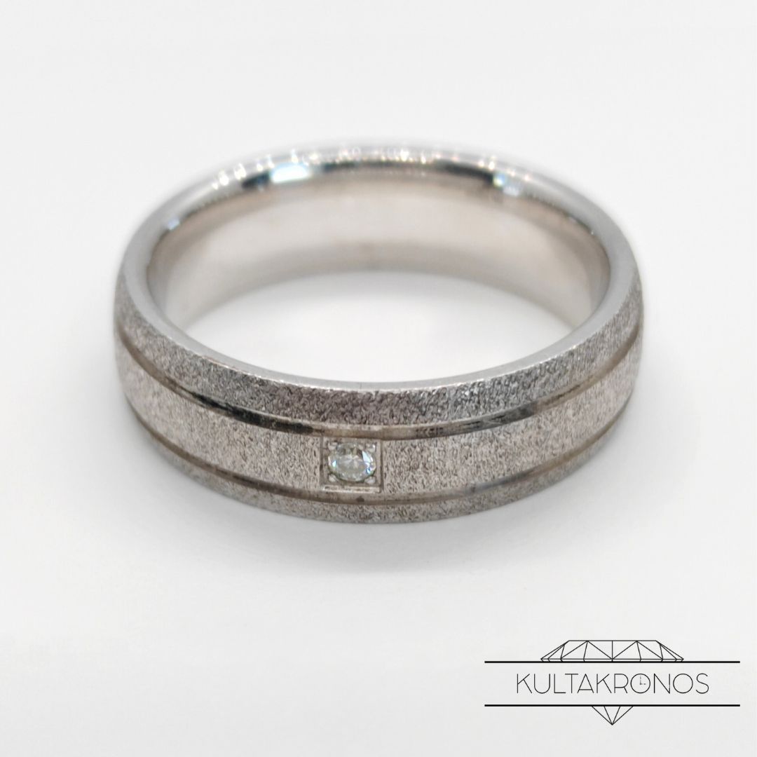 Hopeinen sormus timantilla Hopeinen sormus timantilla