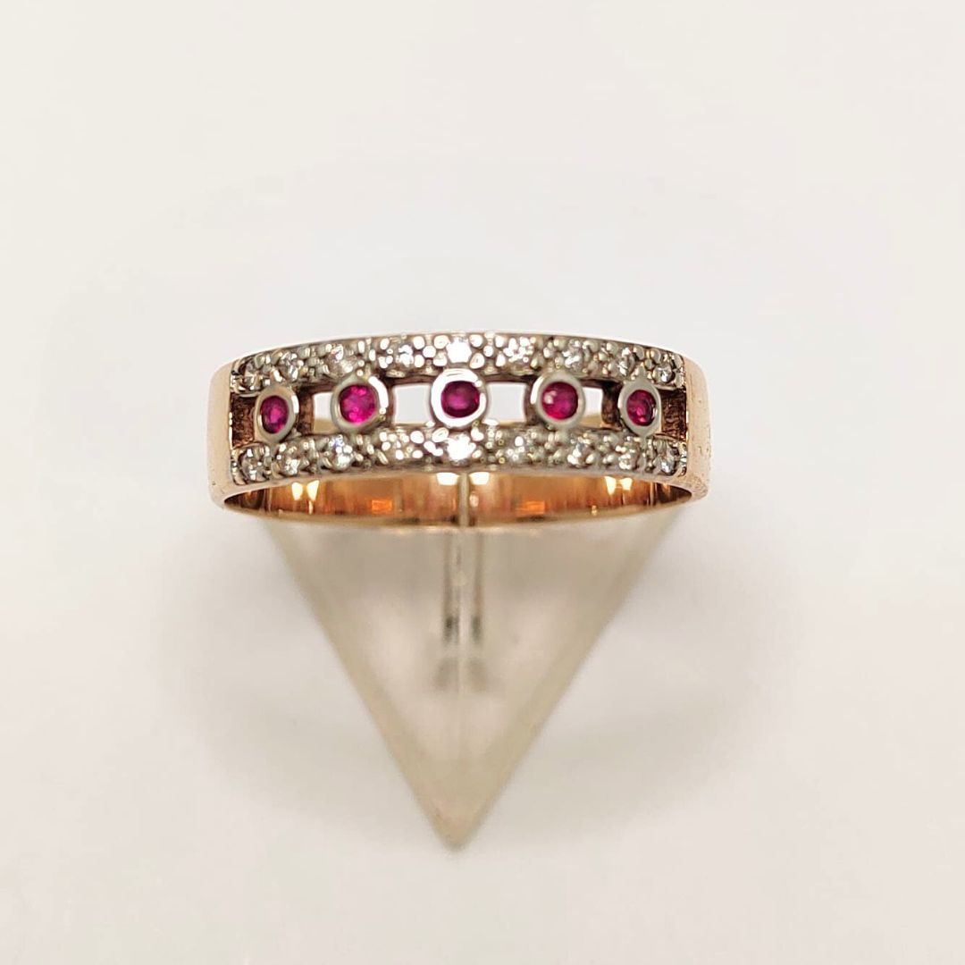 C.Granit timanttisormus C.Granit timanttisormus