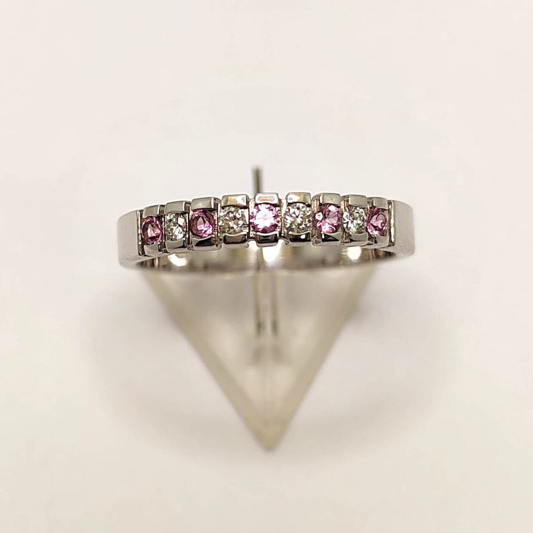 C.Granit timanttisormus