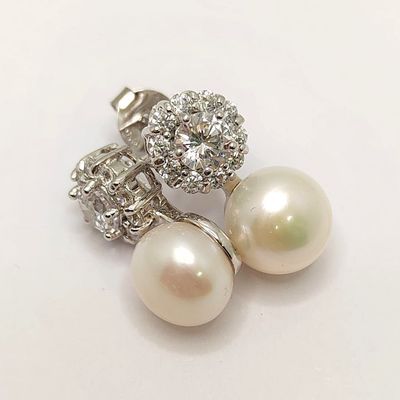 Catwalk Jewellery korvakorut helmillä