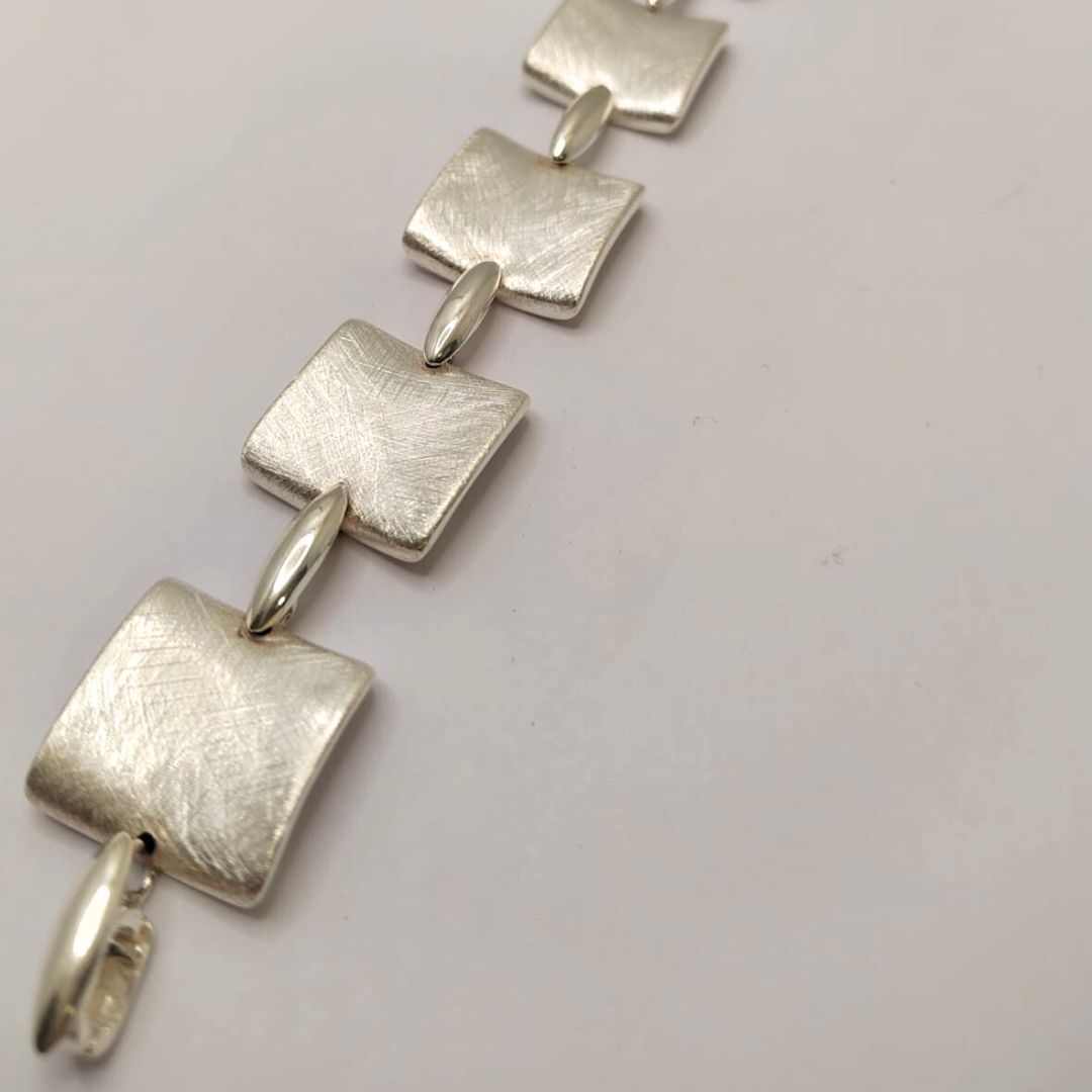 Catwalk Jewellery hopeinen rannekoru